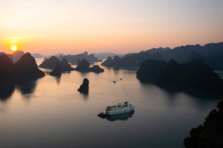 Bai Tu Long 2-Day Cruise from Hanoi: Kayak, Cave Walks & Onboard Dining photo 5