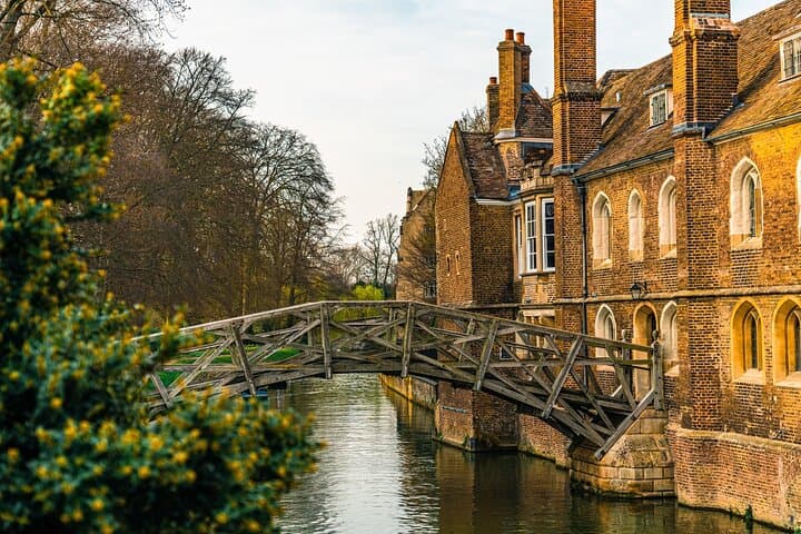 Cambridge Hidden Gems Private Historical Walk: Kings Parade, Mathematical Bridge & River Cam