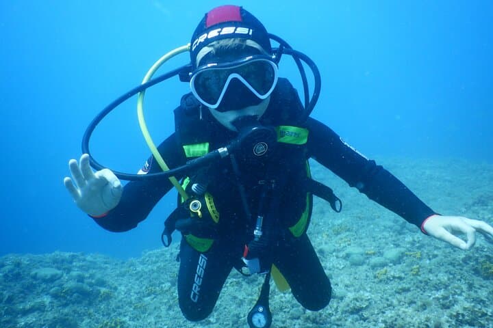 Pula Scuba Diving for Kids — Shallow House Reef Intro (Ages 8–10)
