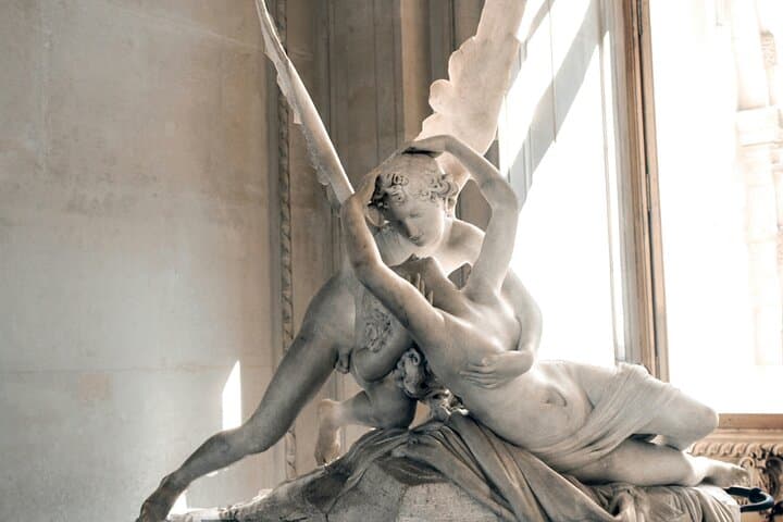 Mona Lisa & Treasures: Small-Group Louvre Highlights Tour (2 hrs) photo 4