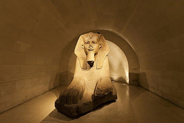 Mona Lisa & Treasures: Small-Group Louvre Highlights Tour (2 hrs) photo 3