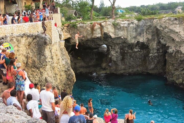 Experience Paradise: Negril's Iconic Beach and Cliff Diving Adventure photo 5