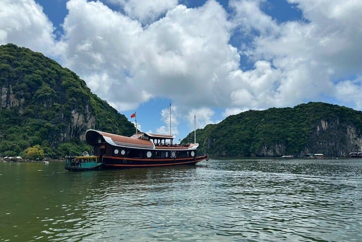 3-Day Private Junk Cruise in Lan Ha Bay & Cat Ba Island — Kayak, Fishing Villages, Overnight on a Wooden Junk photo 5