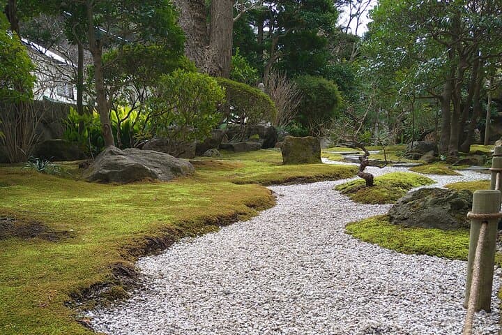 Kamakura One-Day Private Walking Tour — Tsurugaoka, Hase & the Great Buddha photo 6