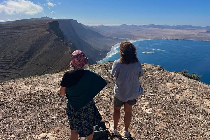 North Volcano Trekking Tour Lanzarote — La Corona to Famara Cliffs photo 2