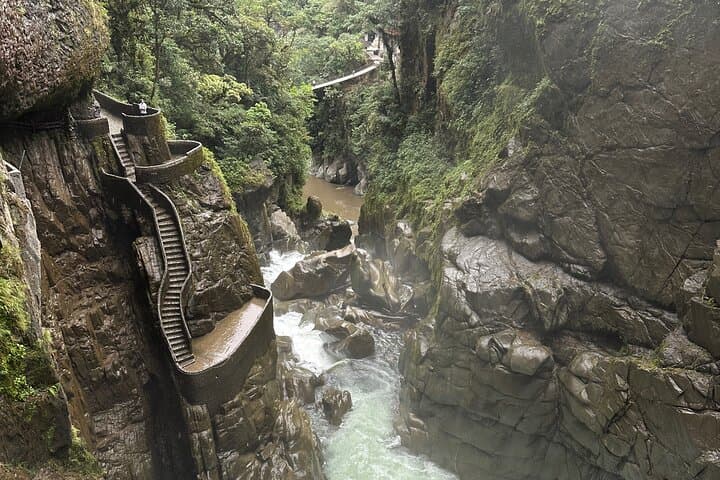 Full-Day Baños Adventure: Pailón del Diablo, Manto de la Novia & Casa del Árbol