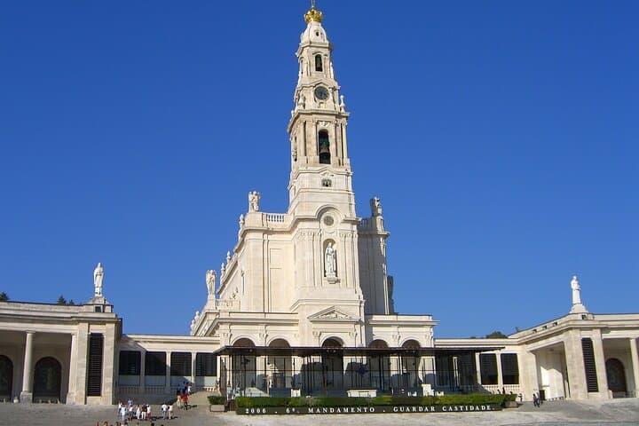 Private day trip from Lisbon to Tomar & Fátima — Convent of Christ and Sanctuary visit