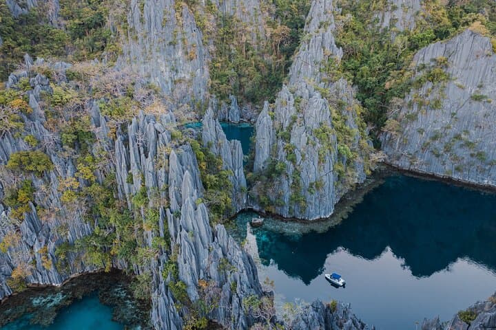 Private Coron Island Speedboat: Custom Island-Hopping to Kayangan, Twin Lagoon & Wrecks