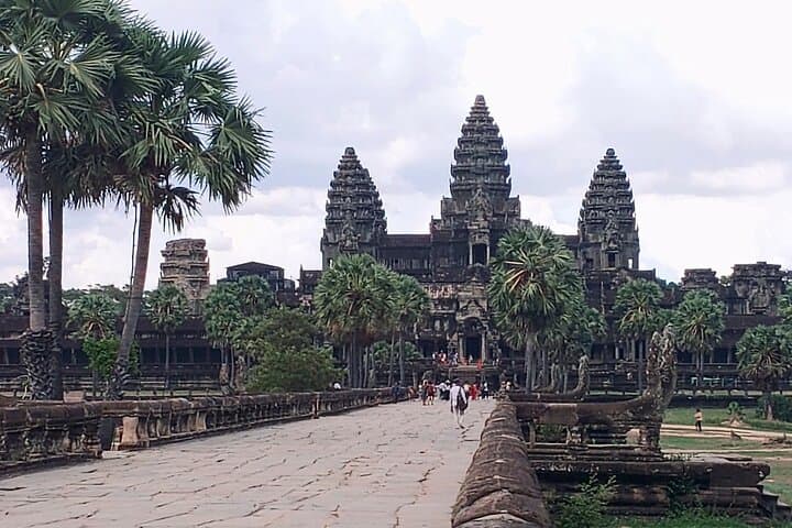 Private One-Day Angkor Temples Tour — Angkor Wat, Ta Prohm & Bayon photo 2