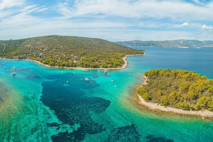 Blue Lagoon & Shipwreck Cruise from Split — Half-Day Private Tour to Krknjaši and Šolta photo 1