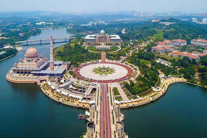 Putrajaya Open-Air Tour & Putra Lake Cruise from Kuala Lumpur photo 2