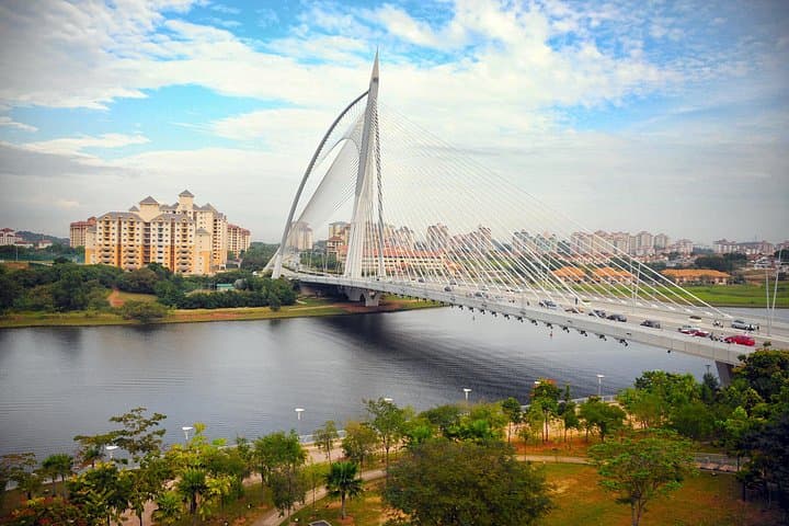 Putrajaya Open-Air Tour & Putra Lake Cruise from Kuala Lumpur photo 3