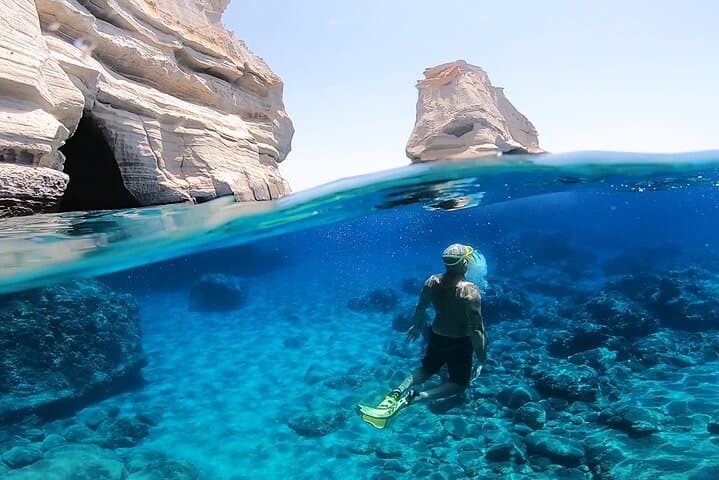 Private Boat Tour in Milos: Kleftiko, Glaronisia & Lunch Aboard