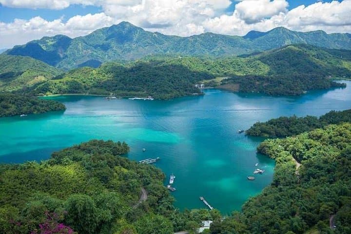 Sun Moon Lake & Qingjing Farm Day Tour from Taichung — Lake Cruise, Alpine Meadows & Practical Tips