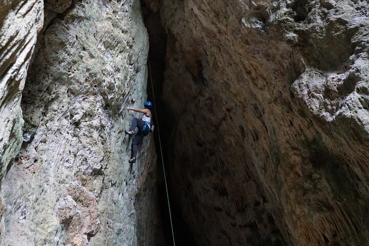Private Rock Climbing in Puerto Rico: Guided Climbs at El Mamon, Bayamón photo 3