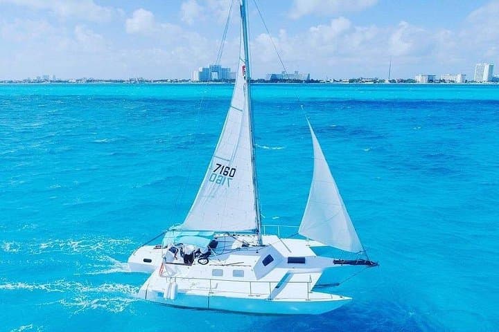 Isla Mujeres Catamaran Snorkel & Open Bar from Cancun: Full-Day Catamaran Cruise photo 2