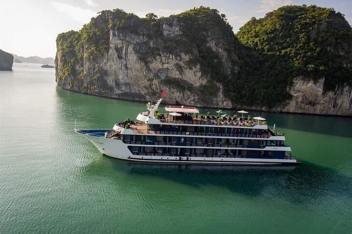 Halong Bay Seaplane and Luxury Overnight Cruise from Hanoi