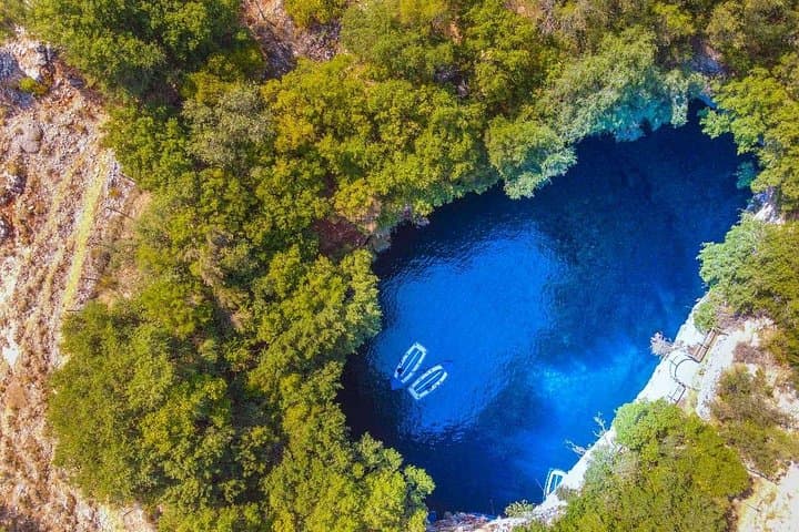 Half-Day Caves and Wine Tour in Kefalonia: Melissani, Drogarati & Robola Tasting photo 1