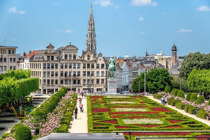 Private Half-Day Brussels Tour with a Local Guide — Chocolate, Atomium & Neighborhoods