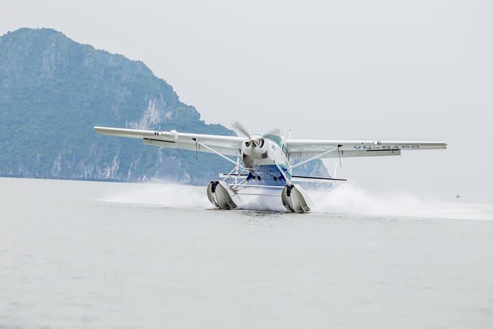 Halong Bay 25-Minute Seaplane Sightseeing from Hanoi: Scenic Flight & Transfer photo 6