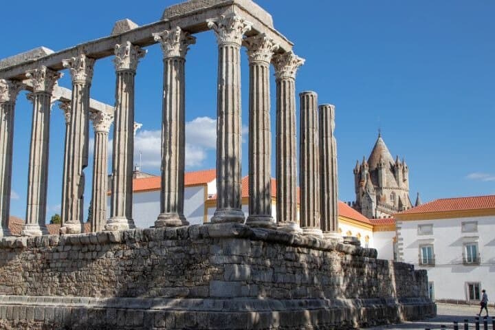 Private Half-Day Évora Tour with Cathedral & Bones Chapel Tickets
