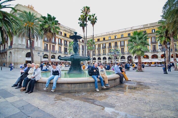 Barcelona Walking Tour with Arabic Guide: Gothic Quarter, La Boqueria & Las Ramblas (2h) photo 2