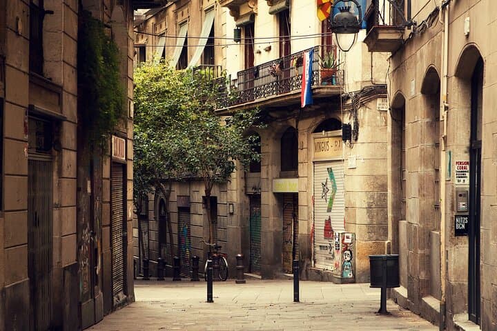 Barcelona Walking Tour with Arabic Guide: Gothic Quarter, La Boqueria & Las Ramblas (2h) photo 4