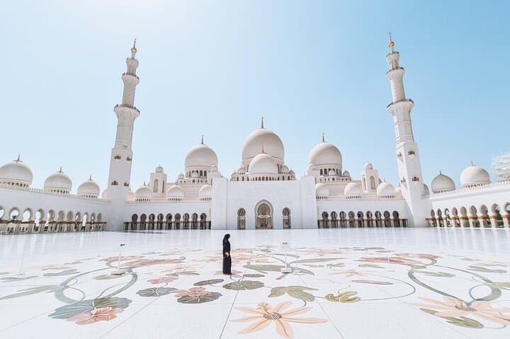 Abu Dhabi Full-Day Private Tour: Sheikh Zayed, Heritage Village & Yas Island Highlights