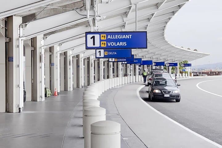 Berkeley to Oakland Airport: All-Electric Private Transfer photo 2