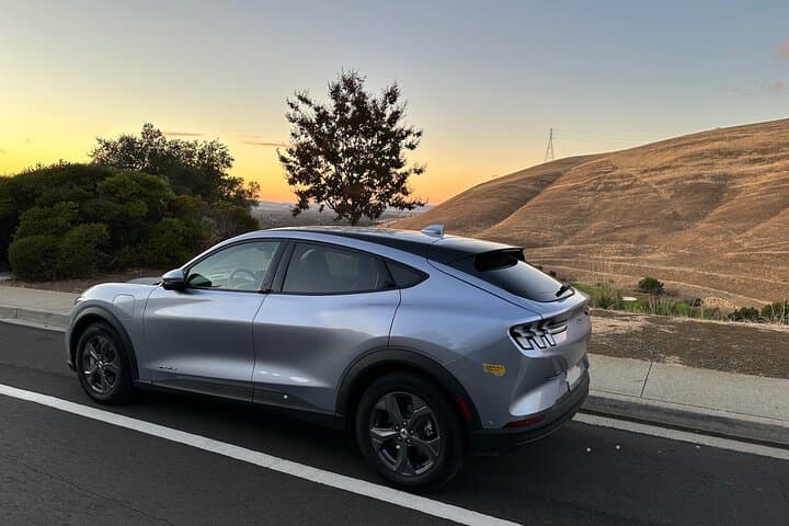 Berkeley to Oakland Airport: All-Electric Private Transfer