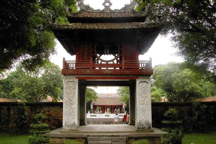 Hanoi Food & Water Puppet Experience — Old Quarter Tasting and Train Street photo 2