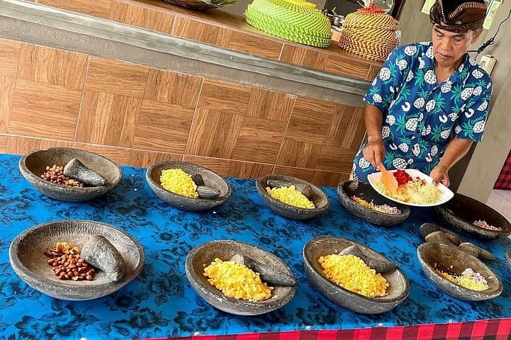 Ubud Market-to-Waterfall: Full-Day Balinese Cooking Class and Secret Falls photo 2
