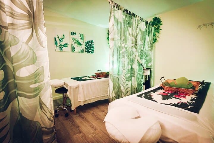 Waikiki Lomi Lomi Massage — Traditional Hawaiian Healing at Waikiki Resort Spa
