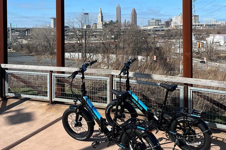 4-Hour E-Bike Rental in Cleveland — Towpath, Lakefront & Neighborhoods photo 1