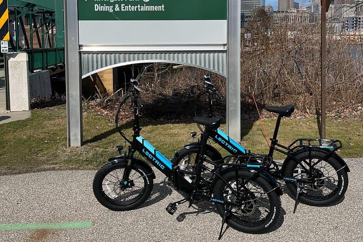 4-Hour E-Bike Rental in Cleveland — Towpath, Lakefront & Neighborhoods photo 3