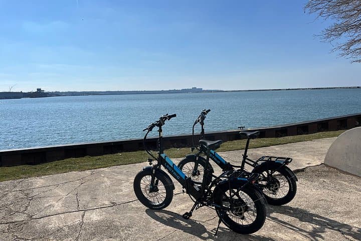 4-Hour E-Bike Rental in Cleveland — Towpath, Lakefront & Neighborhoods photo 4