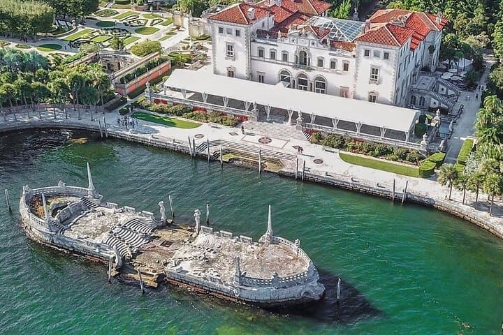 30-Minute Miami Downtown Airplane Tour — Coastal Flight & Free Drinks photo 4