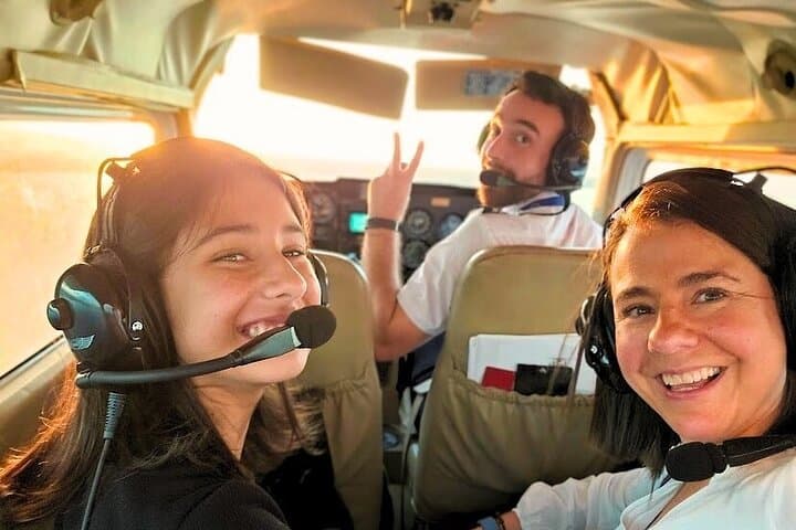 30-Minute Miami Downtown Airplane Tour — Coastal Flight & Free Drinks photo 2