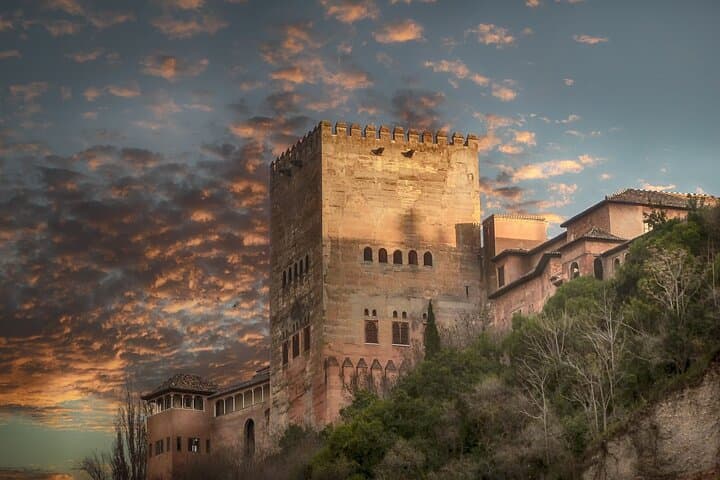 Guided Tour of the Alhambra Surroundings: Walk the Walls, Gates and Gardens of Granada photo 5