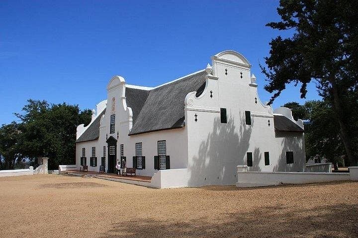 Private Constantia Winelands & Kirstenbosch Luxury Day Tour — Cape Town's Garden and Wine Route photo 1
