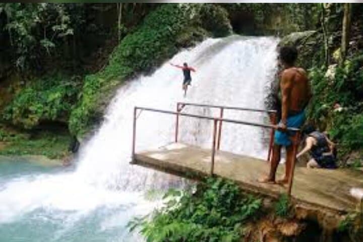 Dunn's River Falls & Cool Blue Hole: Ocho Rios Waterfalls Combo Daytrip photo 3