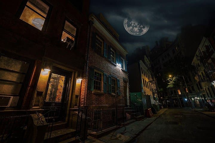 New York Boos and Booze Haunted Pub Crawl in Greenwich Village photo 4
