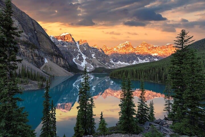 Moraine Lake Sunrise Tour from Banff and Canmore — Rockpile Sunrise Experience photo 1