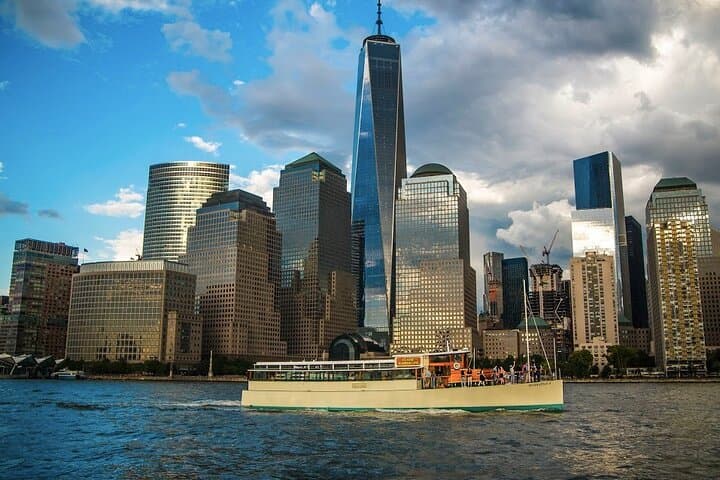 Winter Seal Cruise: NYC Sightseeing & Wildlife Boat Tour from Chelsea Piers photo 2