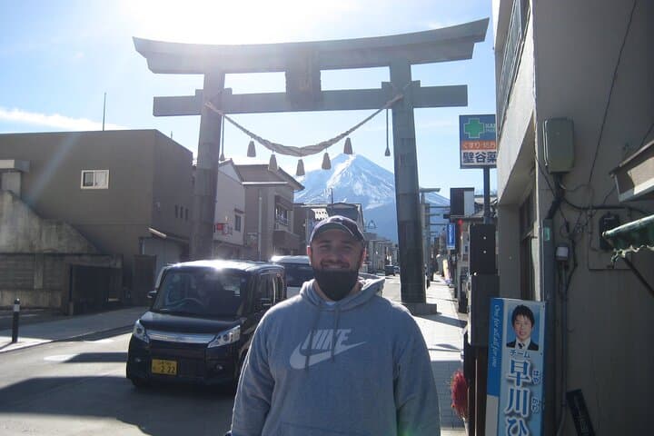 Mt Fuji Five Lakes Private Tour from Kawaguchiko — Guide & Vehicle photo 5