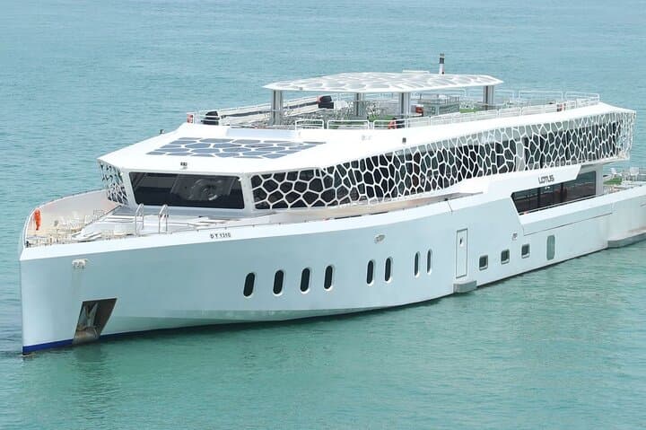 Dubai Frame & Lotus Mega Yacht Dinner Cruise Combo — Skydeck Views and Luxury Coastal Cruise photo 3