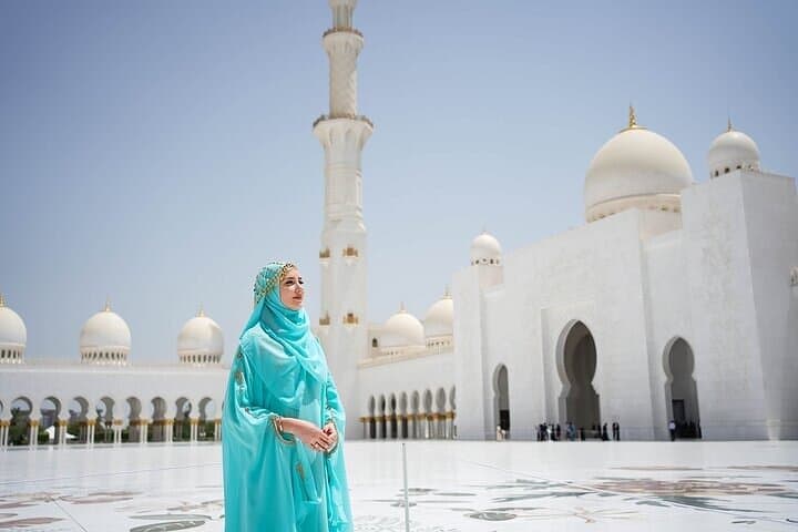 Abu Dhabi Louvre & Sheikh Zayed Mosque Tour — Art, Architecture and Practical Tips