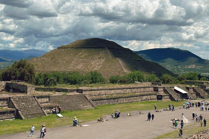 Teotihuacán Pyramids Private Tour from Mexico City — Private Guided Visit to Pyramid of the Sun photo 3