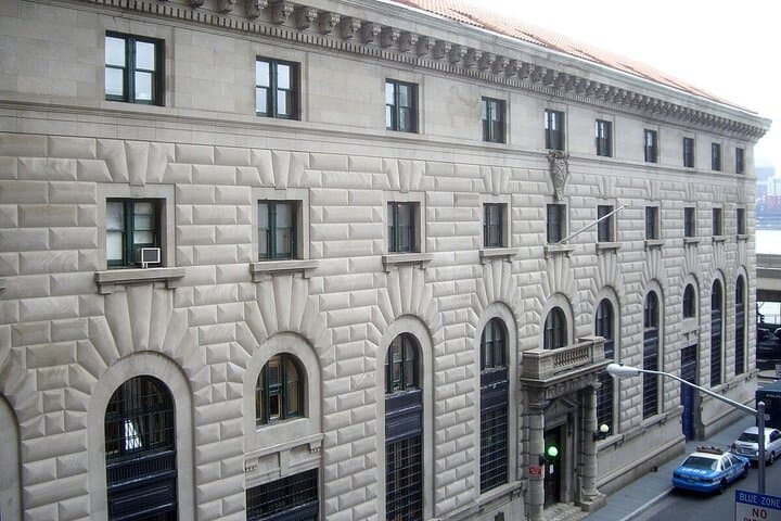 The Outlaws Who Built NYC: Financial District Walking Tour photo 3