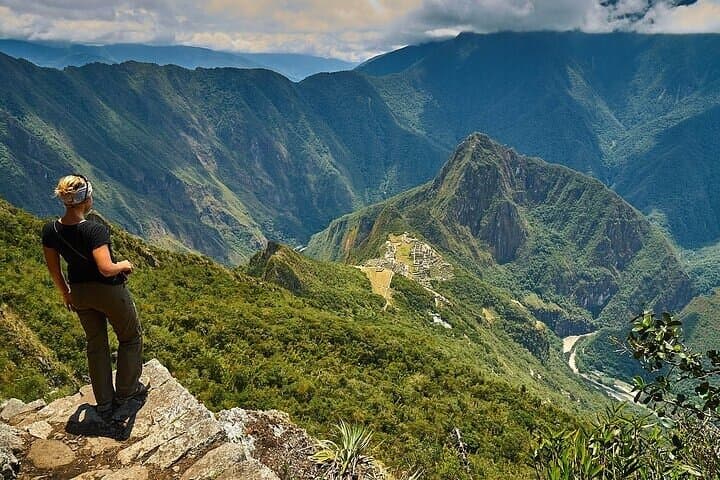 Short Inca Trail to Machu Picchu: 2-Day Train & Trek from Cusco